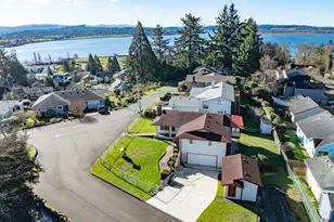 395 Cumberland St, Astoria, OR 97103 - Photo 2