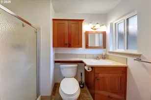 395 Cumberland St, Astoria, OR 97103 - Photo 28
