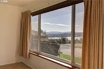 395 Cumberland St, Astoria, OR 97103 - Photo 14