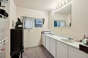 3680 Blossom Dr, Salem, OR 97305 - Photo 18