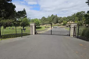 365 Birdie Ln, Roseburg, OR 97471 - Photo 2