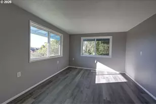 265 Auburn Ave, Astoria, OR 97103 - Photo 10