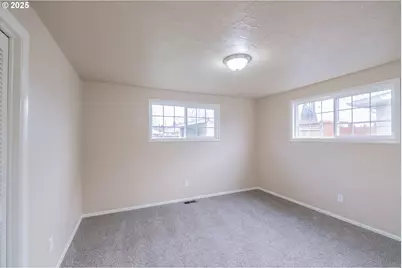 562 SE Connecticut Ave, Salem, OR 97317 - Photo 30