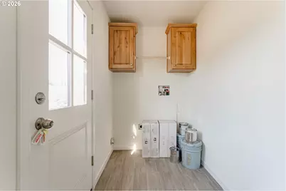 401 S 52nd St, Springfield, OR 97478 - Photo 26