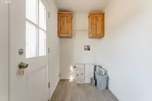 401 S 52nd St, Springfield, OR 97478 - Photo 26