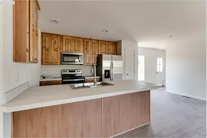 401 S 52nd St, Springfield, OR 97478 - Photo 4