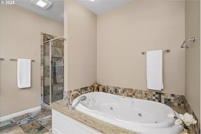 2053 Lakeview Dr, Eugene, OR 97408 - Photo 28