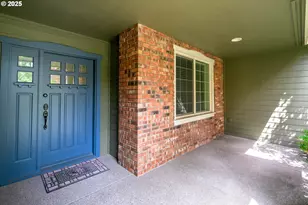 2053 Lakeview Dr, Eugene, OR 97408 - Photo 4