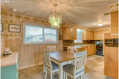 321 NE 42nd St, Pendleton, OR 97801 - Photo 8