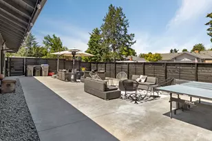 15550 NW Oak Hills Dr, Beaverton, OR 97006 - Photo 32