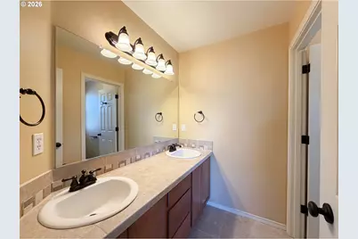 1402 NE Edgefield St, Hillsboro, OR 97124 - Photo 6