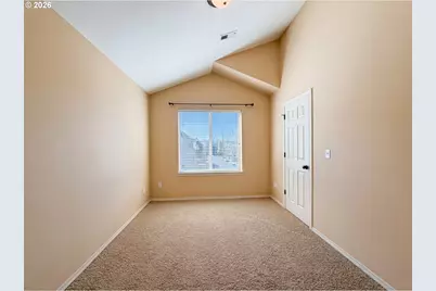 1402 NE Edgefield St, Hillsboro, OR 97124 - Photo 4