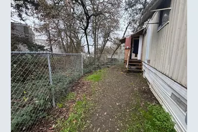 5000 NE Stephens St #2, Roseburg, OR 97470 - Photo 4