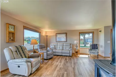 17 SE Kirk Ave, Pendleton, OR 97801 - Photo 4