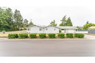 2025 Pine St, Florence, OR 97439 - Photo 2