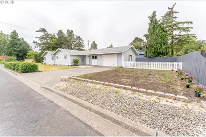 2025 Pine St, Florence, OR 97439 - Photo 4