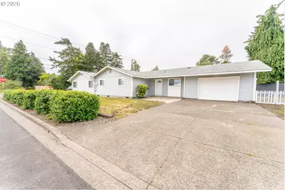 2025 Pine St, Florence, OR 97439 - Photo 1