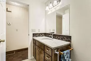 220 NE Village Squire Ave, Gresham, OR 97030 - Photo 16