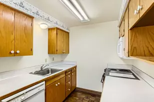 220 NE Village Squire Ave, Gresham, OR 97030 - Photo 12