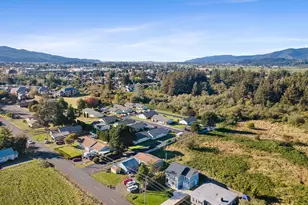 4004 12th St, Tillamook, OR 97141 - Photo 20