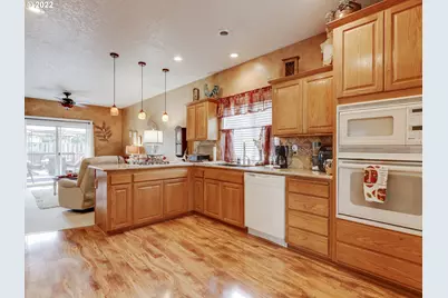 15804 NE Russell St, Portland, OR 97230 - Photo 10