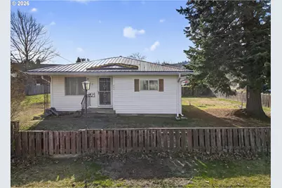 204 Lake Ave, La Grande, OR 97850 - Photo 1