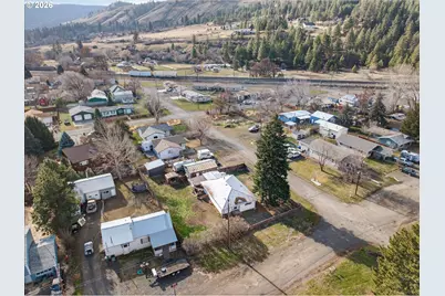 204 Lake Ave, La Grande, OR 97850 - Photo 12