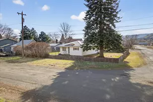 204 Lake Ave, La Grande, OR 97850 - Photo 2