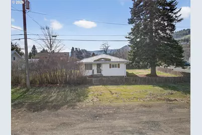 204 Lake Ave, La Grande, OR 97850 - Photo 4