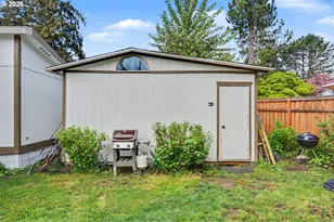 12450 SW Fischer Rd, Portland, OR 97224 - Photo 32