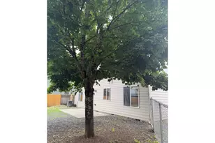 300 NW 12th St, Battle Ground, WA 98604 - Photo 2