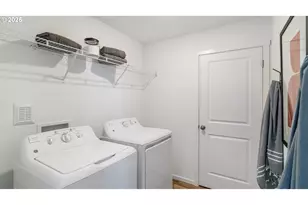 5726 Bainbridge Rd, Eugene, OR 97402 - Photo 14