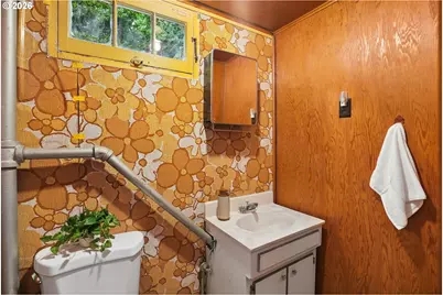 120 NE Beyrl Ter, Portland, OR 97220 - Photo 20