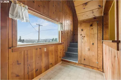 241 Hillside Ave, Klamath Falls, OR 97601 - Photo 4