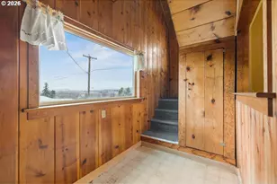 241 Hillside Ave, Klamath Falls, OR 97601 - Photo 4