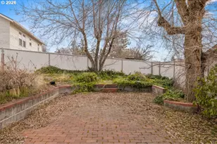 241 Hillside Ave, Klamath Falls, OR 97601 - Photo 38