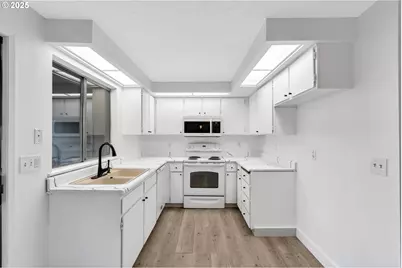 650 SW Meadow Dr #222, Beaverton, OR 97006 - Photo 10