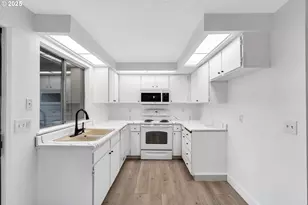 650 SW Meadow Dr, Beaverton, OR 97006 - Photo 10