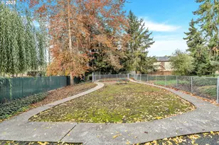 650 SW Meadow Dr, Beaverton, OR 97006 - Photo 28