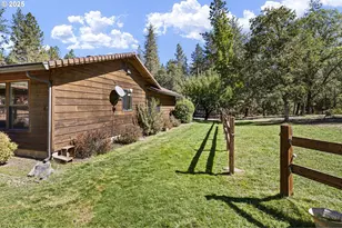 1580 Robertson Bridge Rd, Grants Pass, OR 97526 - Photo 8