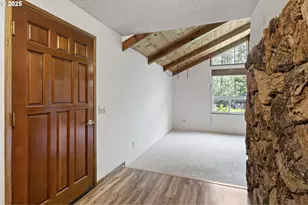 1580 Robertson Bridge Rd, Grants Pass, OR 97526 - Photo 16