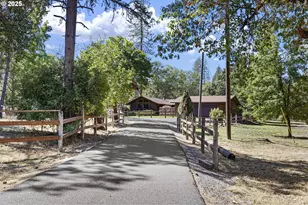 1580 Robertson Bridge Rd, Grants Pass, OR 97526 - Photo 28