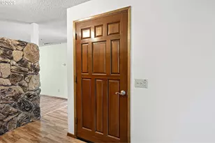 1580 Robertson Bridge Rd, Grants Pass, OR 97526 - Photo 12