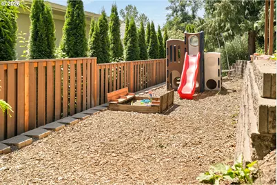10142 NW Fleetwood Dr, Portland, OR 97229 - Photo 40