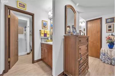 10290 SW Greenleaf Ter, Portland, OR 97224 - Photo 20