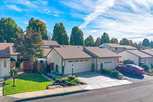 10290 SW Greenleaf Terrace, Portland, OR 97224 - Photo 2