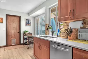 10290 SW Greenleaf Terrace, Portland, OR 97224 - Photo 8