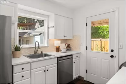 1726 SE Reedway St, Portland, OR 97202 - Photo 10