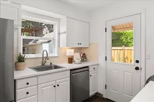 1726 SE Reedway St, Portland, OR 97202 - Photo 10
