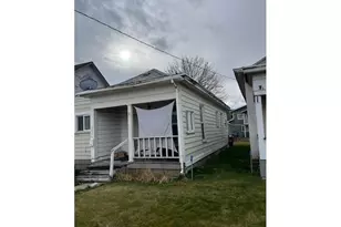 1906 1/2 Adams Ave, La Grande, OR 97850 - Photo 2